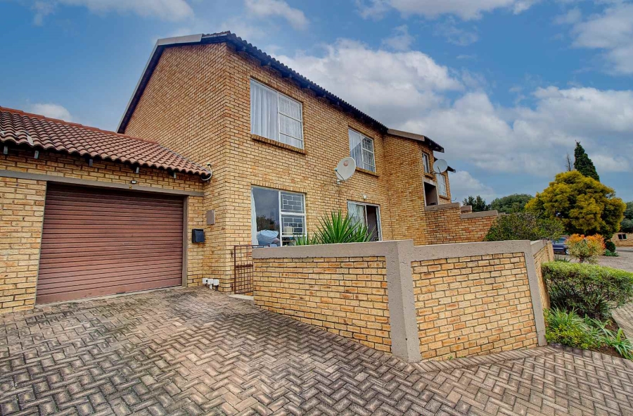 2 Bedroom Property for Sale in Honeydew Manor Gauteng
