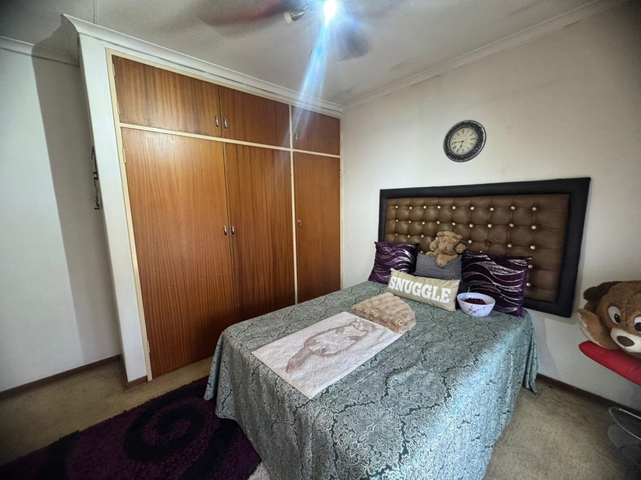 5 Bedroom Property for Sale in Mountain View Gauteng