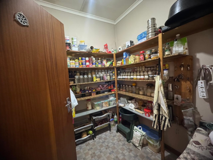 5 Bedroom Property for Sale in Mountain View Gauteng