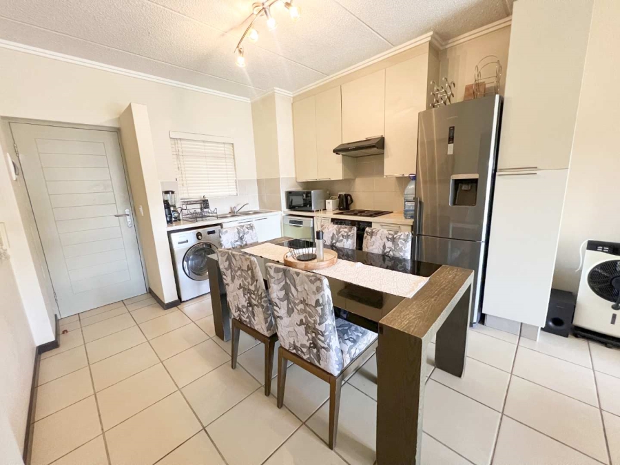 To Let 2 Bedroom Property for Rent in Bryanston Gauteng