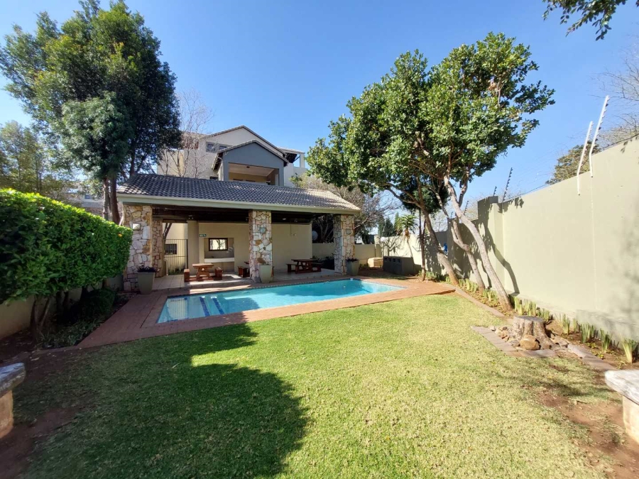 To Let 2 Bedroom Property for Rent in Bryanston Gauteng