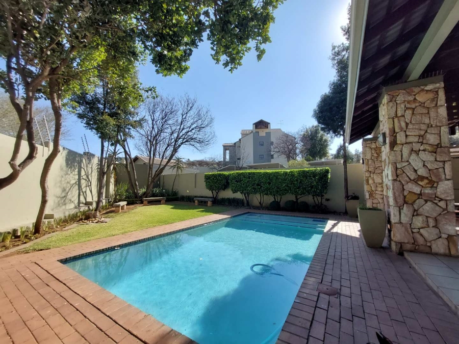 To Let 2 Bedroom Property for Rent in Bryanston Gauteng