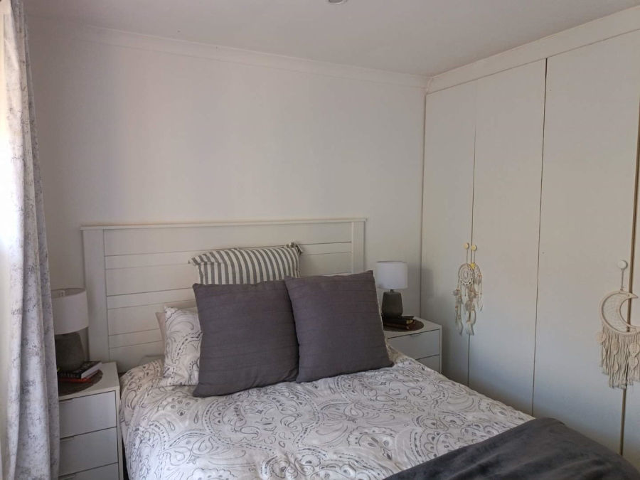 To Let 2 Bedroom Property for Rent in Glen Marais Gauteng