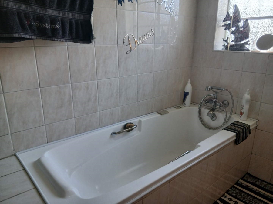4 Bedroom Property for Sale in Homestead Gauteng