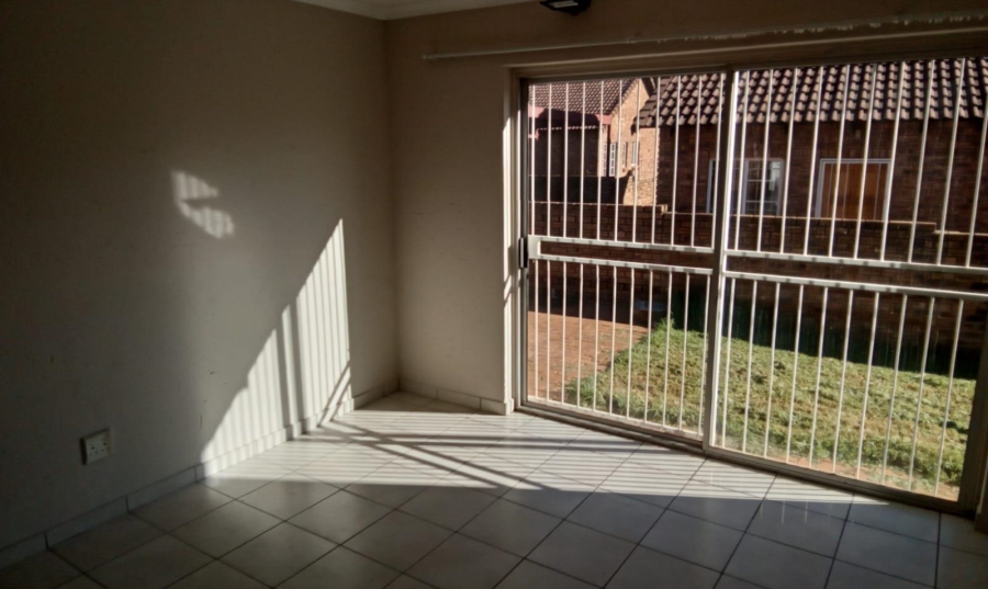 2 Bedroom Property for Sale in Wilgeheuwel Gauteng