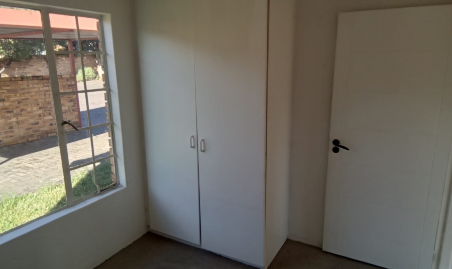 2 Bedroom Property for Sale in Wilgeheuwel Gauteng