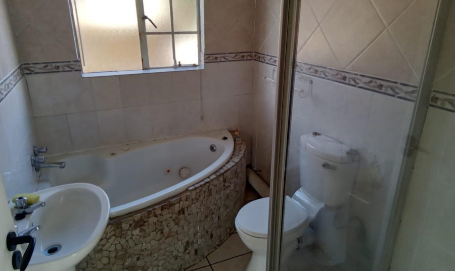 2 Bedroom Property for Sale in Wilgeheuwel Gauteng