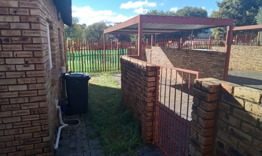 2 Bedroom Property for Sale in Wilgeheuwel Gauteng