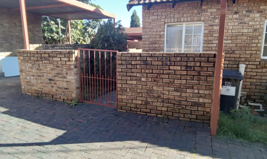 2 Bedroom Property for Sale in Wilgeheuwel Gauteng