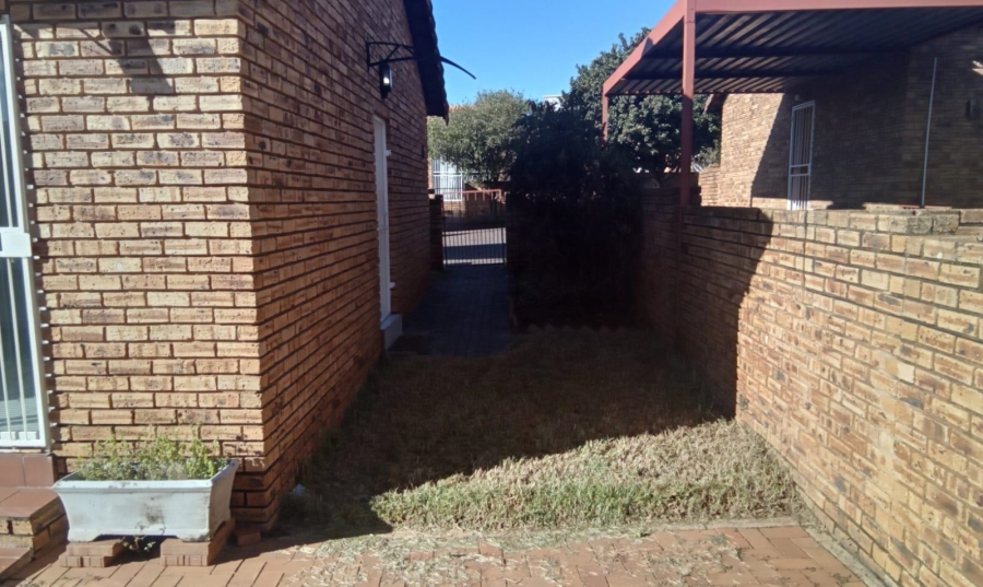 2 Bedroom Property for Sale in Wilgeheuwel Gauteng