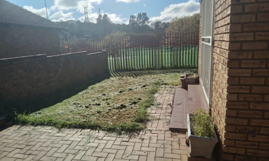 2 Bedroom Property for Sale in Wilgeheuwel Gauteng