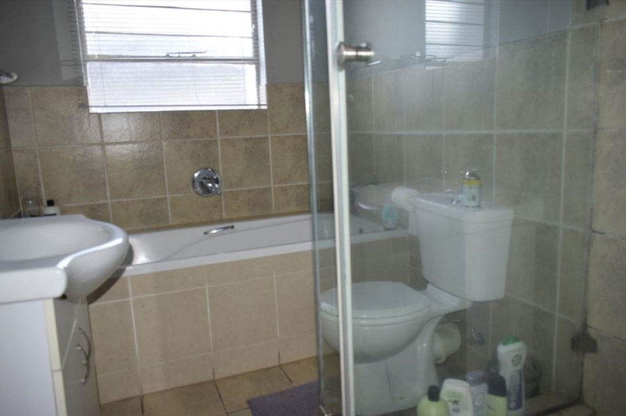 2 Bedroom Property for Sale in Bardene Gauteng