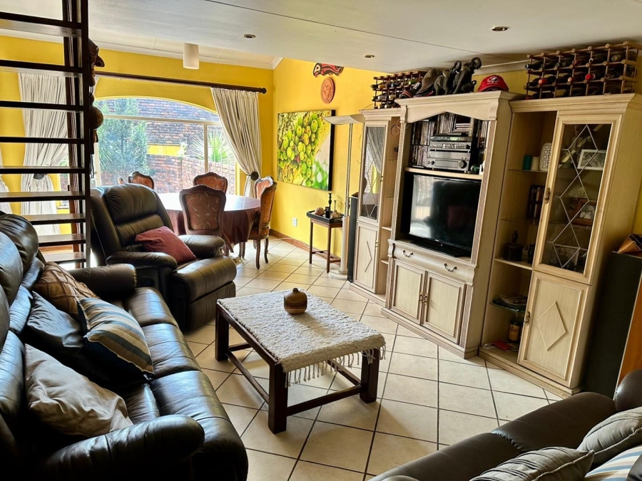 1 Bedroom Property for Sale in Buccleuch Gauteng