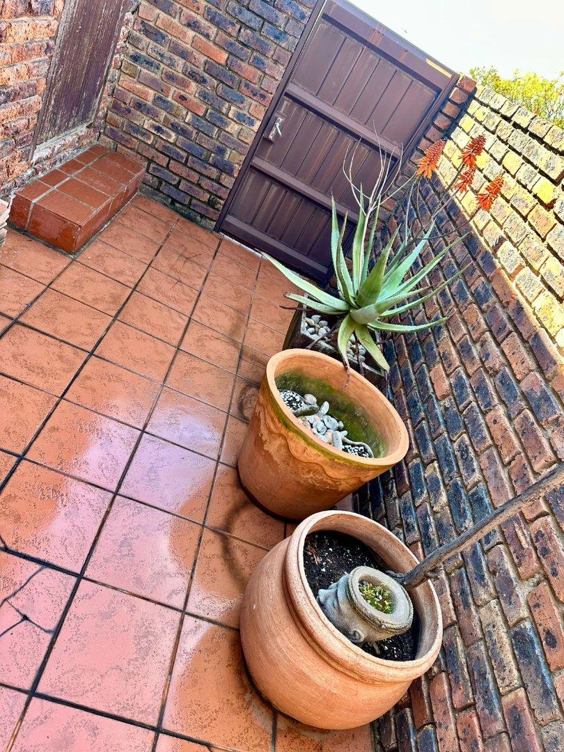 1 Bedroom Property for Sale in Buccleuch Gauteng