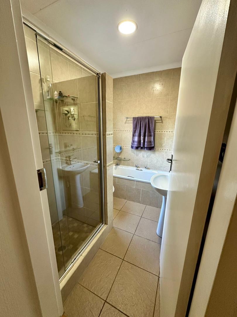 1 Bedroom Property for Sale in Buccleuch Gauteng
