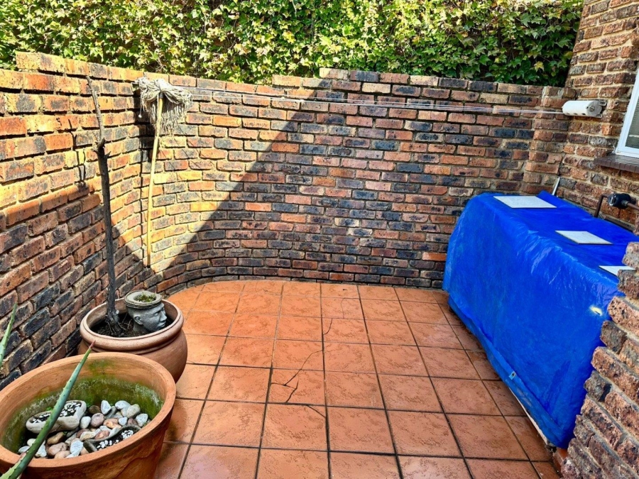 1 Bedroom Property for Sale in Buccleuch Gauteng