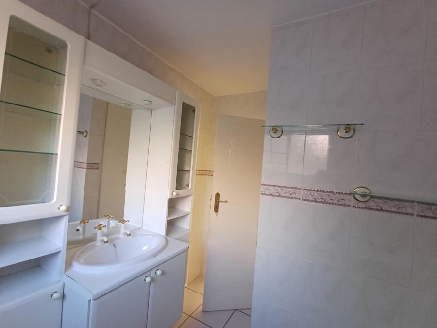 To Let 3 Bedroom Property for Rent in Bromhof Gauteng