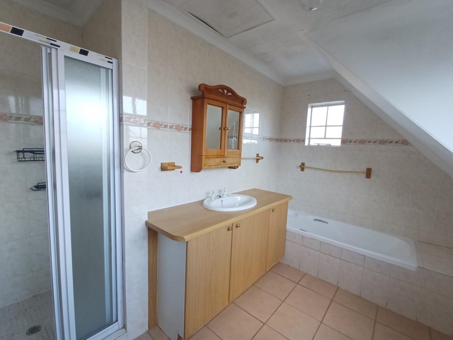 To Let 3 Bedroom Property for Rent in Bromhof Gauteng