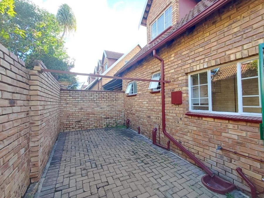 To Let 3 Bedroom Property for Rent in Bromhof Gauteng