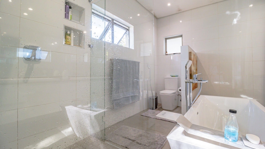 To Let 3 Bedroom Property for Rent in Benmore Gardens Gauteng