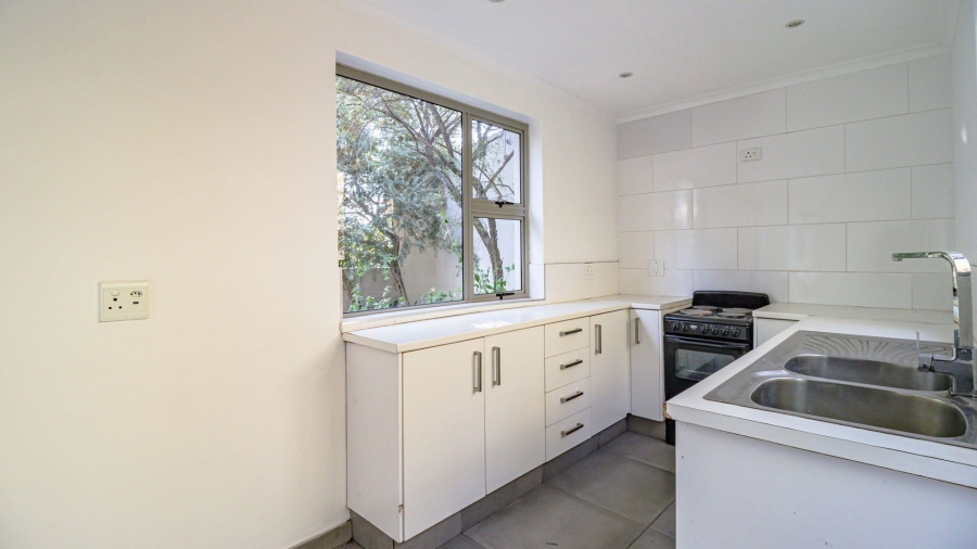 To Let 3 Bedroom Property for Rent in Benmore Gardens Gauteng