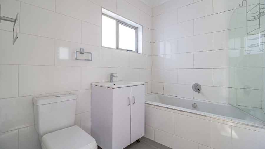 To Let 3 Bedroom Property for Rent in Benmore Gardens Gauteng