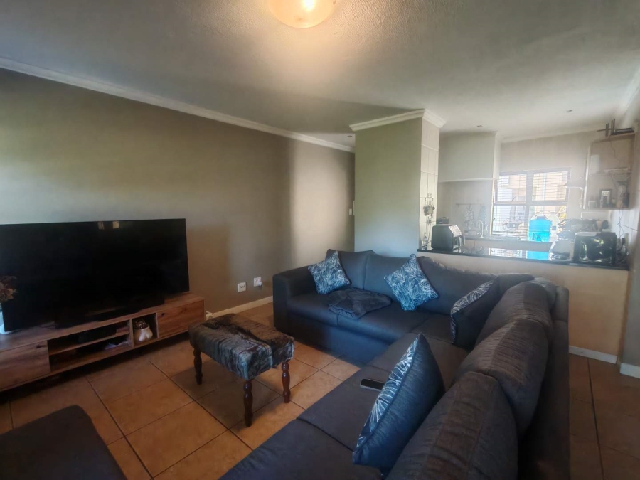 To Let 2 Bedroom Property for Rent in Zwartkop Golf Estate Gauteng