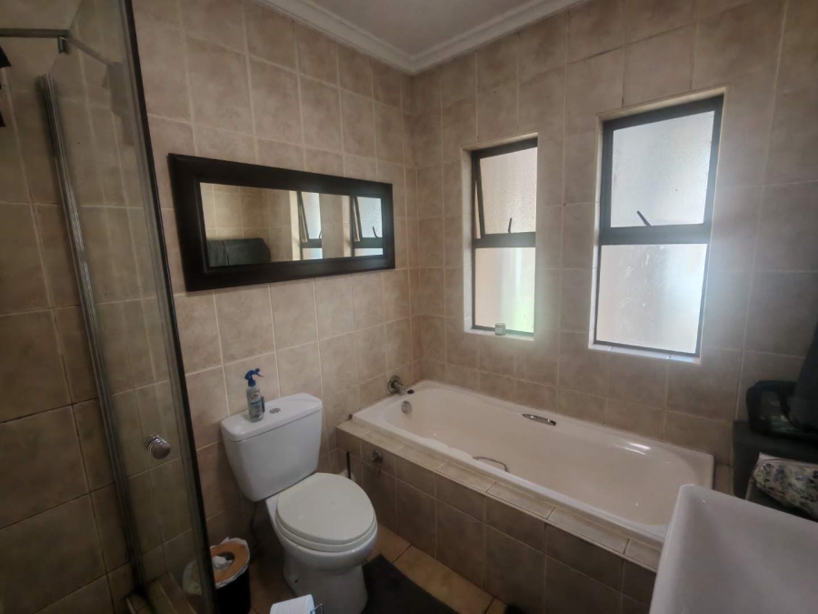To Let 2 Bedroom Property for Rent in Zwartkop Golf Estate Gauteng
