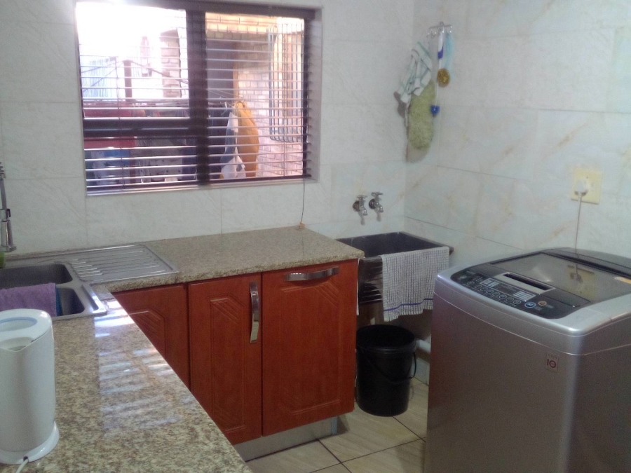 5 Bedroom Property for Sale in The Reeds Gauteng