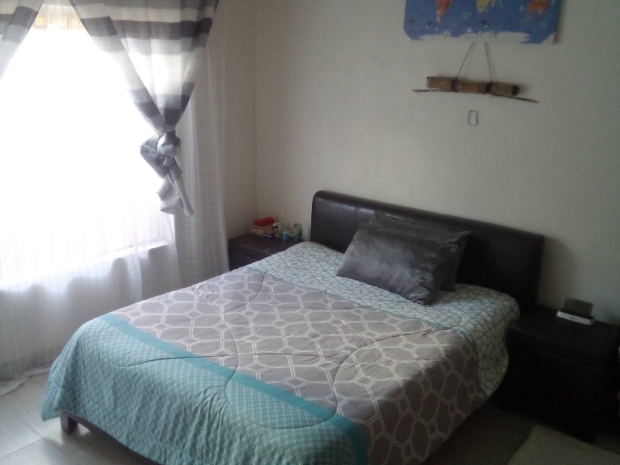 5 Bedroom Property for Sale in The Reeds Gauteng