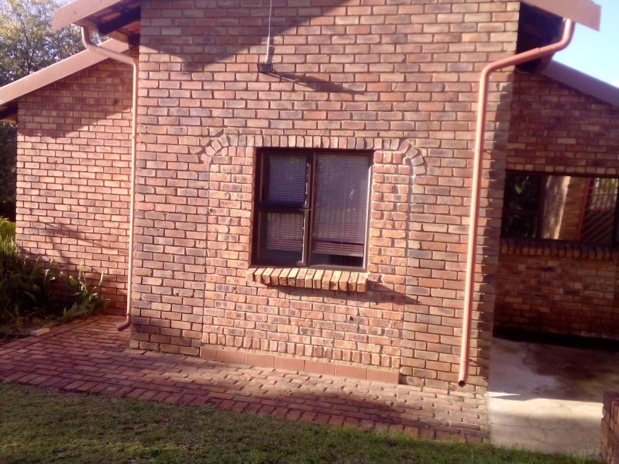 5 Bedroom Property for Sale in The Reeds Gauteng