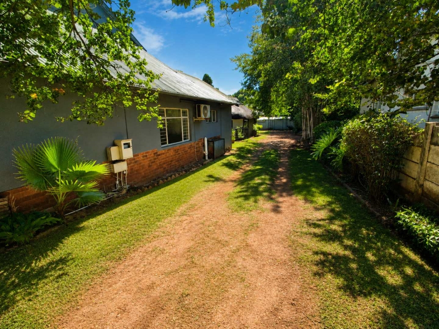 6 Bedroom Property for Sale in Meyerspark Gauteng