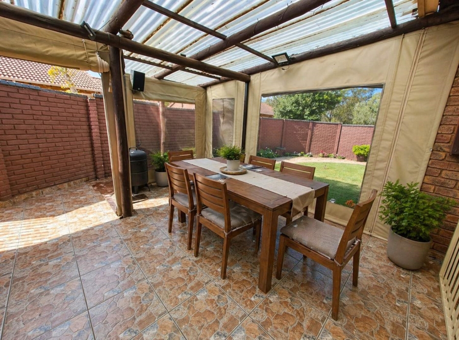 3 Bedroom Property for Sale in Willow Park Manor Gauteng