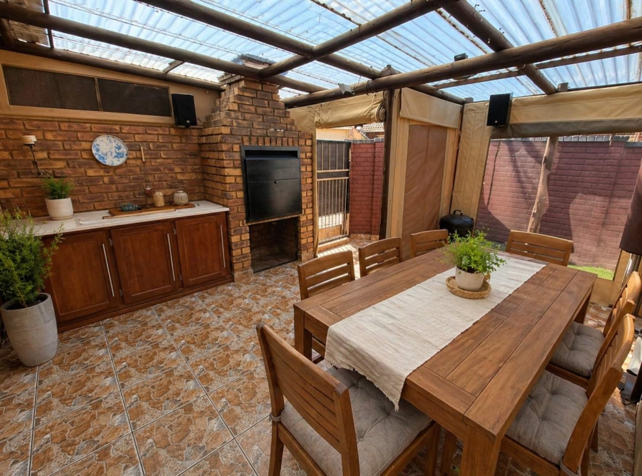 3 Bedroom Property for Sale in Willow Park Manor Gauteng