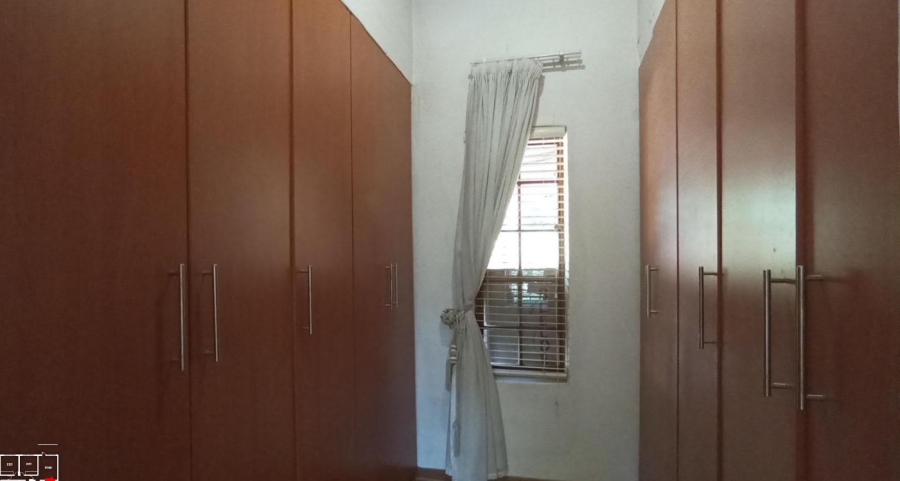 5 Bedroom Property for Sale in Constantia Park Gauteng