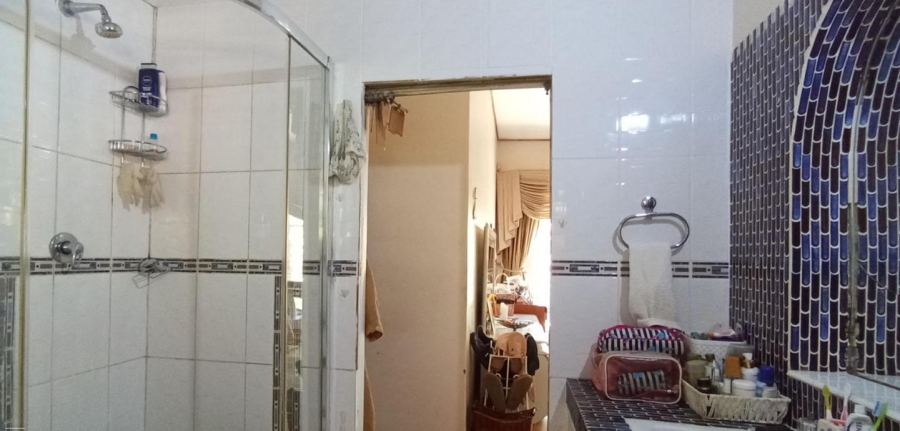 5 Bedroom Property for Sale in Constantia Park Gauteng