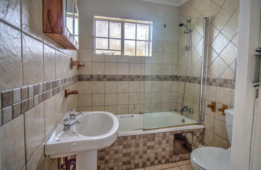 2 Bedroom Property for Sale in Van Riebeeck Park Gauteng