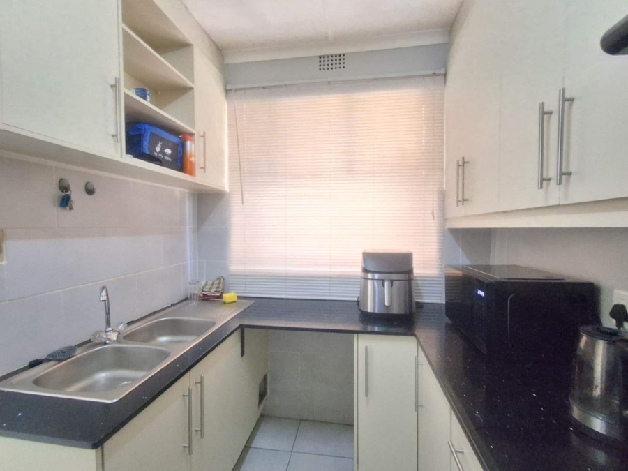 1 Bedroom Property for Sale in Windsor West Gauteng