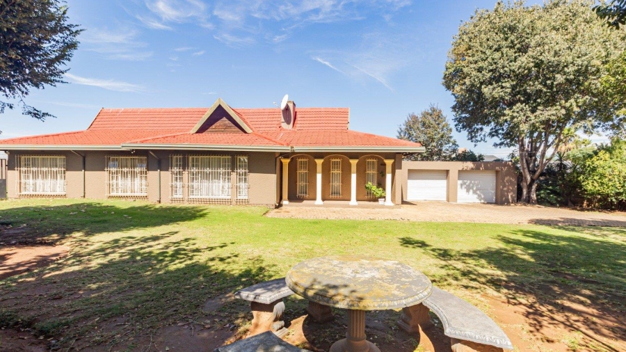 3 Bedroom Property for Sale in Verwoerdpark Gauteng