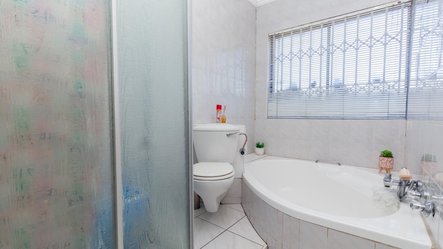 3 Bedroom Property for Sale in Verwoerdpark Gauteng