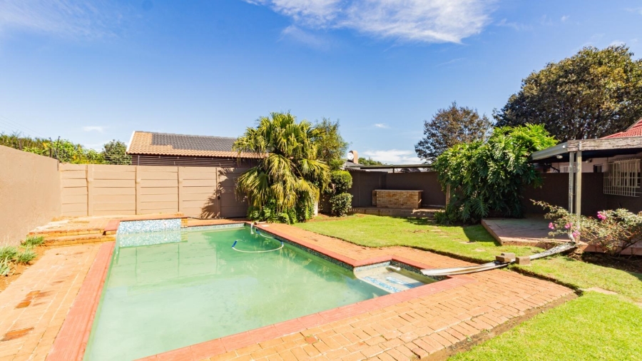 3 Bedroom Property for Sale in Verwoerdpark Gauteng