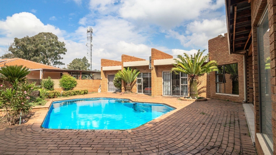 3 Bedroom Property for Sale in Lakefield Gauteng