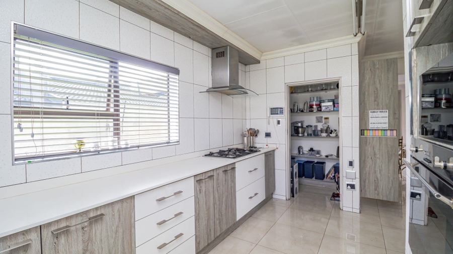 3 Bedroom Property for Sale in Lakefield Gauteng