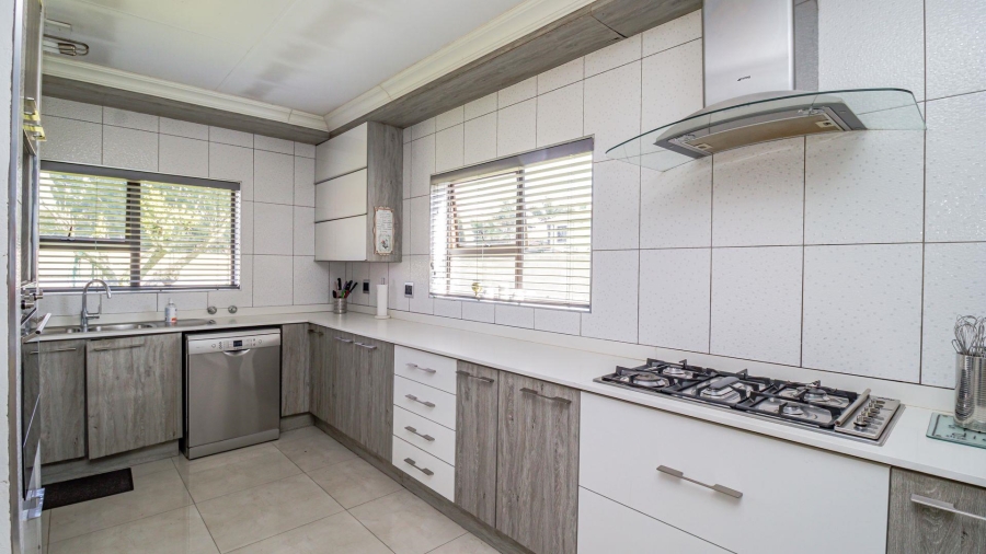 3 Bedroom Property for Sale in Lakefield Gauteng