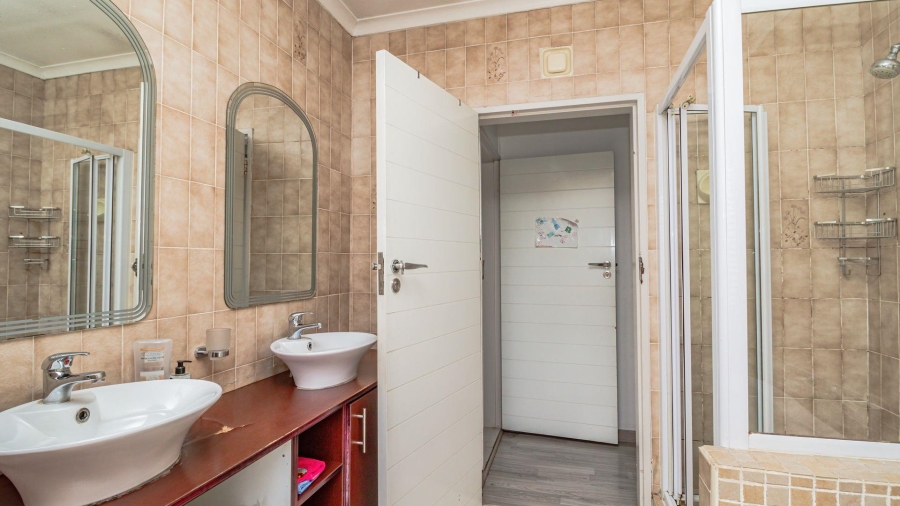 3 Bedroom Property for Sale in Lakefield Gauteng
