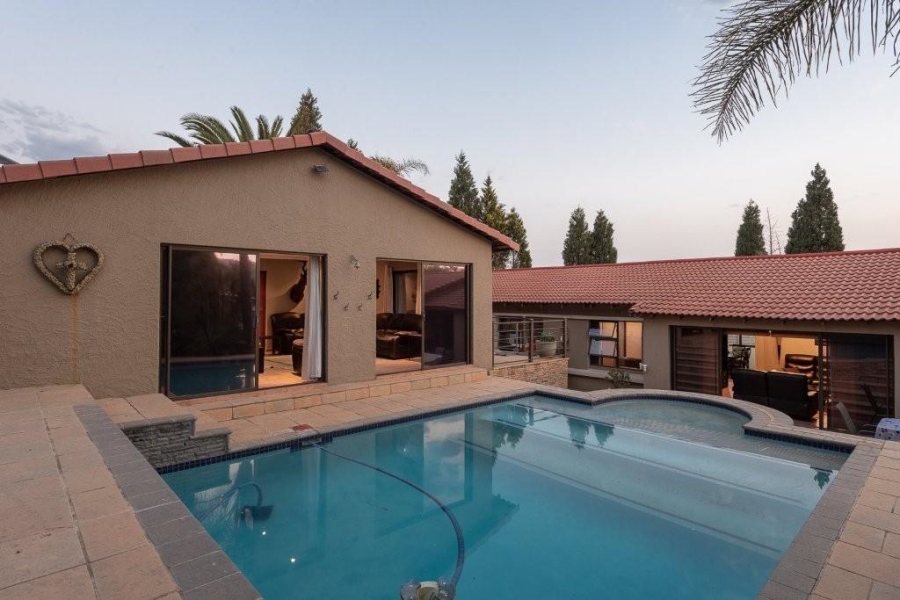 4 Bedroom Property for Sale in Glenvista Gauteng
