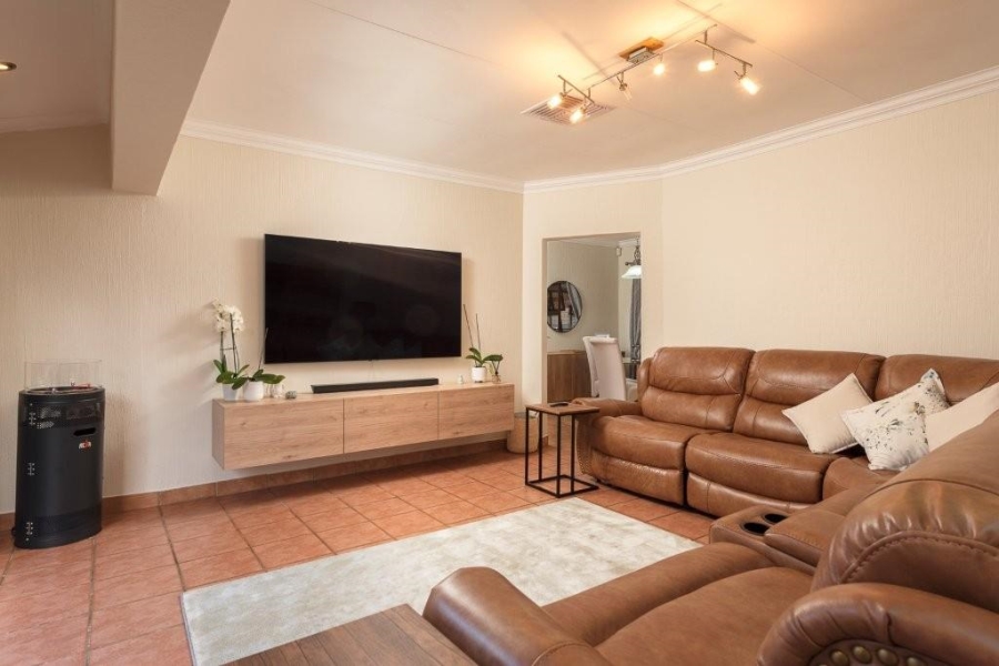 4 Bedroom Property for Sale in Glenvista Gauteng