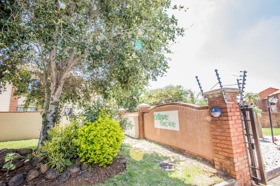 2 Bedroom Property for Sale in Mooikloof Ridge Gauteng