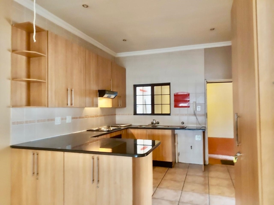 2 Bedroom Property for Sale in Noordheuwel Gauteng