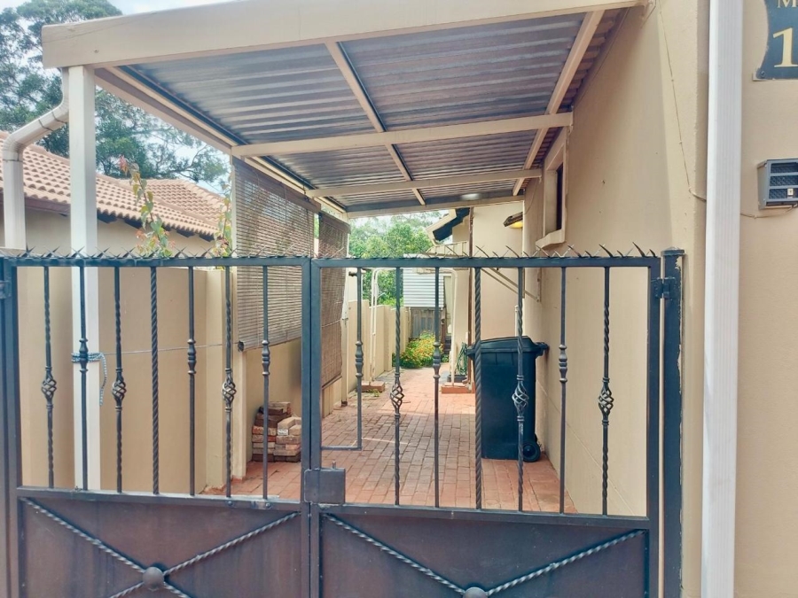 2 Bedroom Property for Sale in Noordheuwel Gauteng